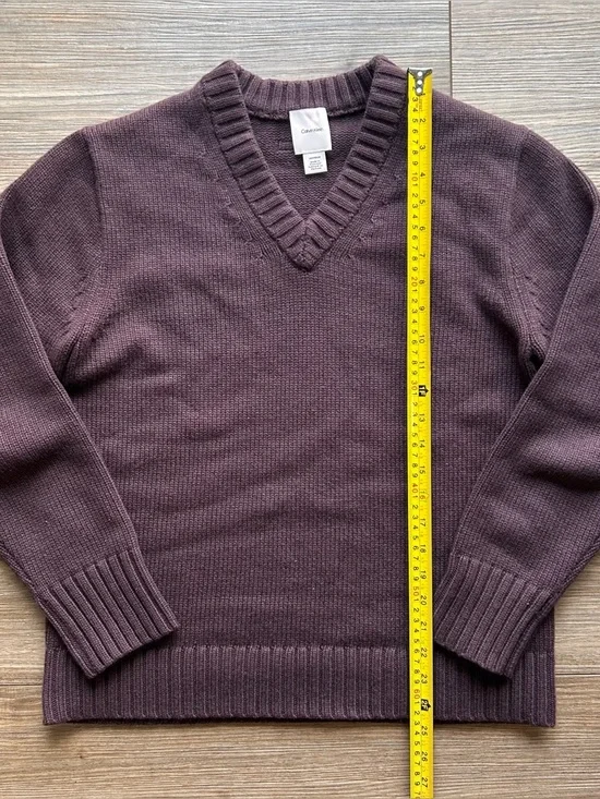 Calvin Klein | Wool V-Neck Sweater in Raisin Burgendy (X-Small) - Picture 7 of 11